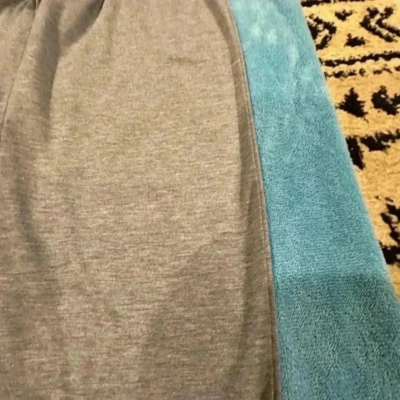 Ladies Under Armour capri length sweat pants - Picture 9 of 11